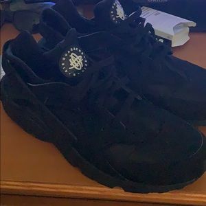 Nike Huarache Black